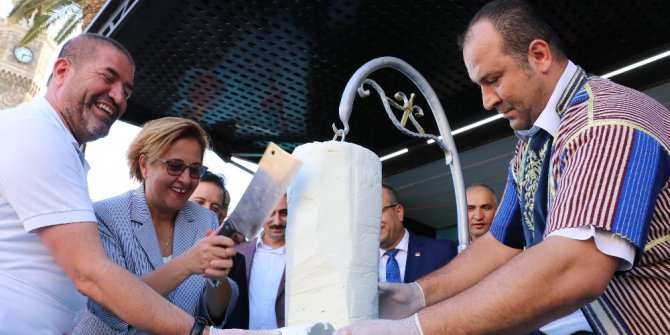 İzmir’de Maraş dondurması çılgınlığı