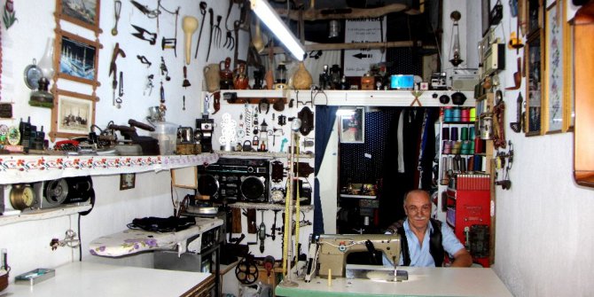 Terzi dükkanını müzeye çevirdi