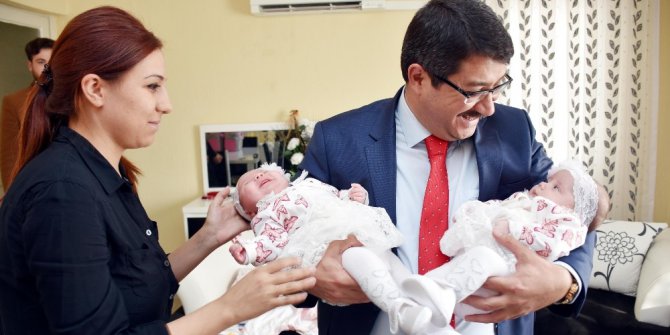 Şehzadeler’in ‘Hoş Geldin Bebek’ ziyaretleri sürüyor