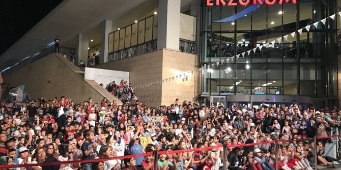 Forum Erzurum’da düzenlenen Rafadan Tayfa müzikalinde çocuklar çok eğlendi