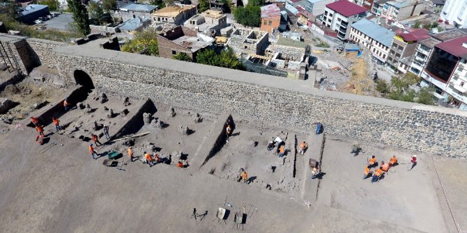Tarihi Erzurum Kalesi’nde kazı çalışmaları sürüyor
