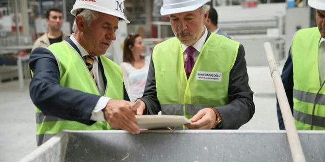 Başkan Kamil Saraçoğlu, 15 Temmuz Şehitleri Seramik Fabrikası’nı inceledi
