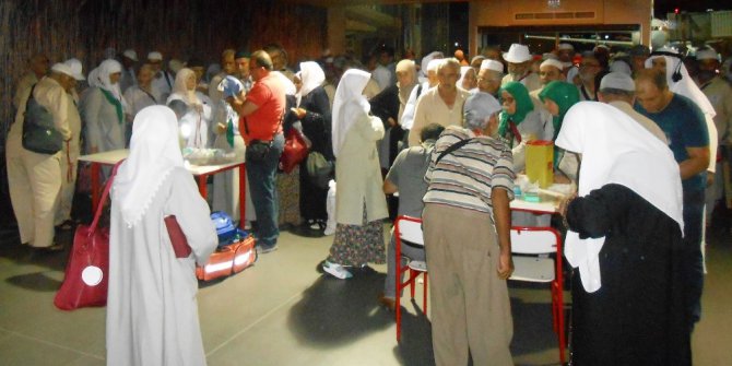 Sıtma konusunda bilgilendirilen umrecilerden kan örneği alındı