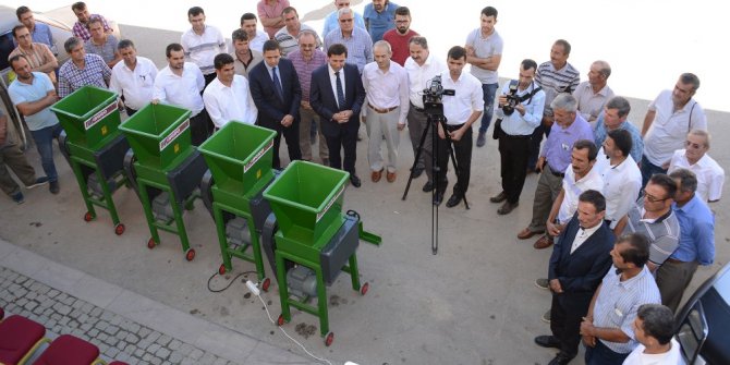 Büyükşehir’den üzüm üreticisine üzüm sıkma makinesi