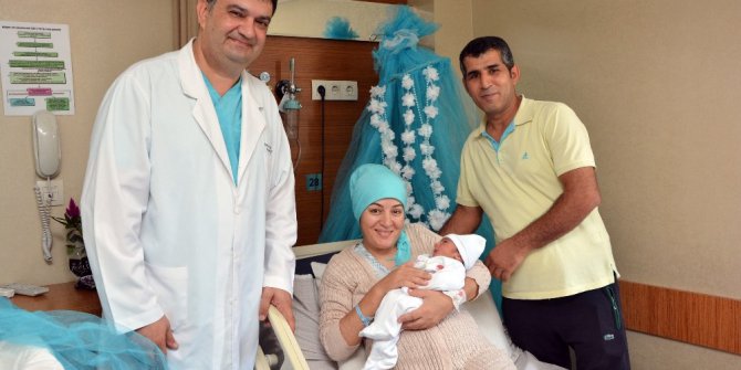 Çip yöntemiyle anne oldu, bebeğine doktorunun adını verdi