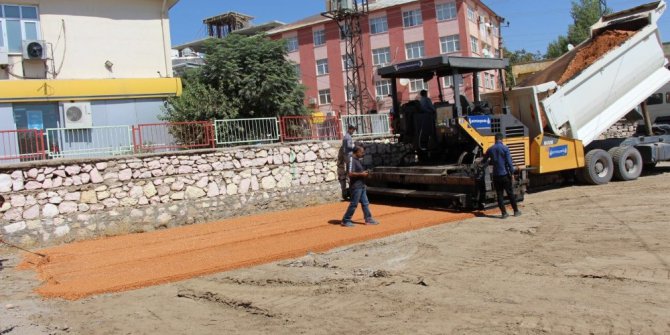 Hani’de okul bahçeleri düzenleniyor