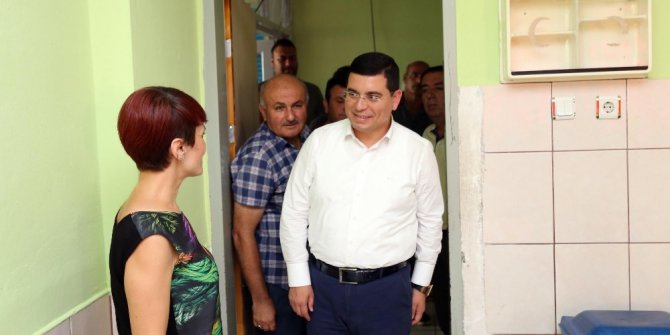 Tütüncü, okullardaki çalışmaları inceledi