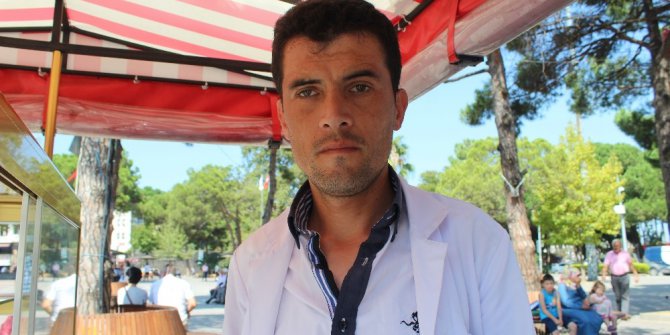 Görmeyen gözleriyle ailesine bakıyor