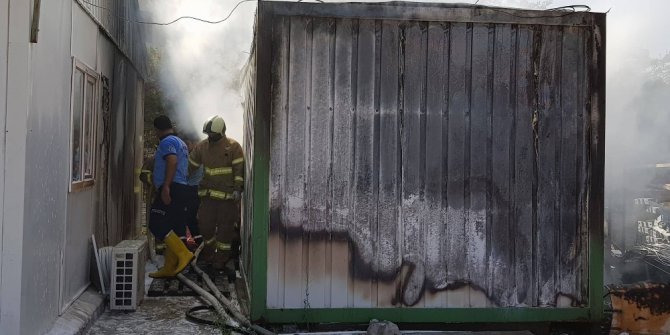 Şantiyede konteynır yangını