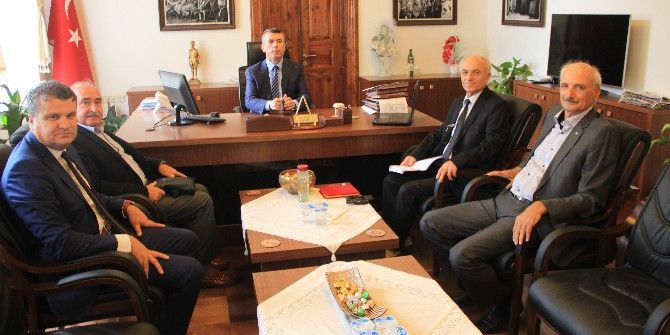 Çevrecilerden Kaymakam Sırmalı’ya “Yeşil Dalga” İçin Plaket