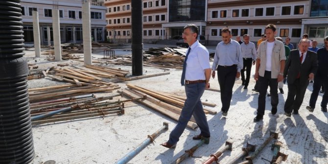 Yeni eğitim öğretim sezonu öncesinde okulları denetliyor