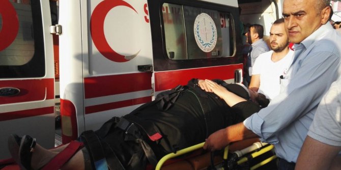 Gelin arabasının çarptığı kadın yaralandı