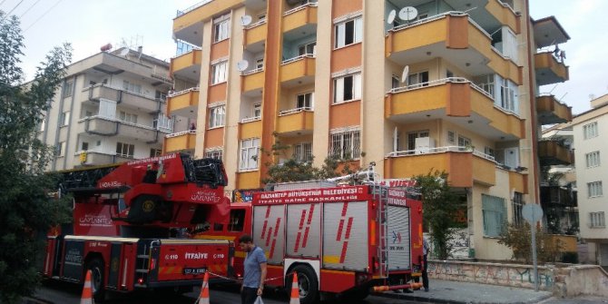 Balkonda çıkan yangın korkuttu