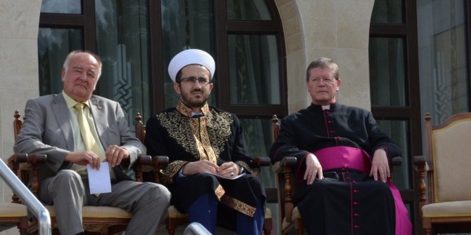 Avusturya’da “Barış içinde birlikte yaşam için el ele” gösterisi