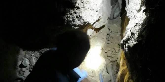 İnegöl’de toprak yarığına sıkışan köpek için seferberlik