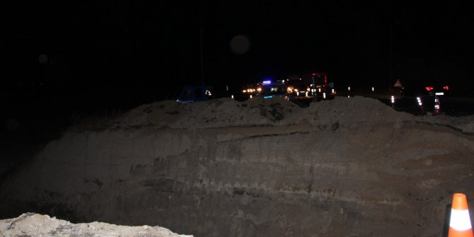 Kaza mahalline giden asker yoldaki dev çukura düştü