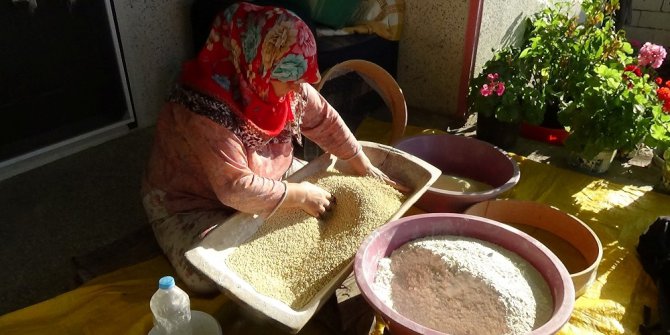 Kuskus yaparak ev ekonomisine katkıda bulunuyorlar