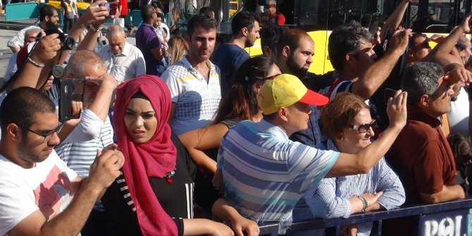 ‘Emniyet Mehter Takımı’ Taksim Meydanı’nda konser verdi