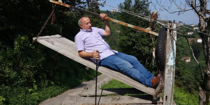 Rizeli engelli vatandaş evine ilkel teleferikle ulaşım sağlıyor
