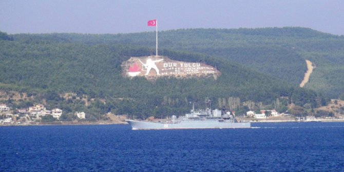 Rus savaş gemisi Çanakkale Boğazı’ndan geçti