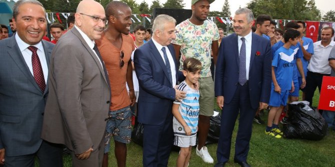 Büyükşehir sporu ve sporcuyu destekliyor