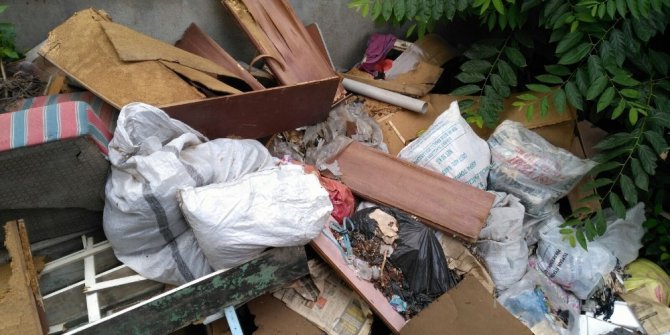 Çöp ev ekiplerce temizlenerek dezenfekte edildi
