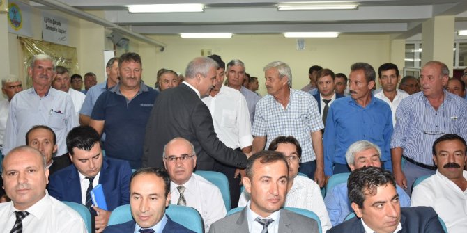 Vali Güvençer Selendili muhtarları dinledi