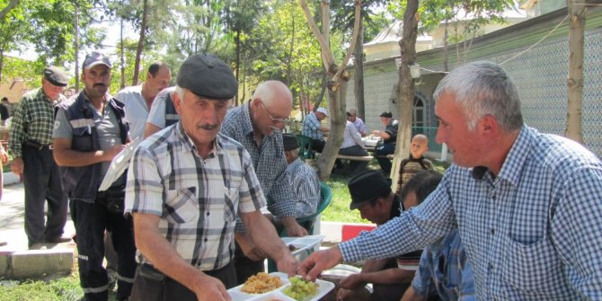 Şeyhler köyünde hayır yemeği