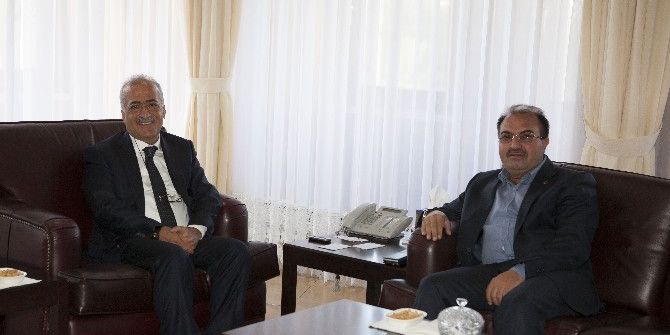 Rektör Çomaklı’ya, Meslektaşı Arslan’dan Tebrik Ziyareti