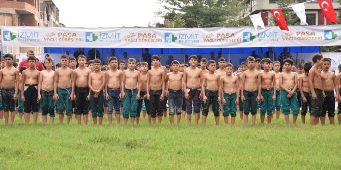 İzmit Belediyesi’nin düzenlediği Paşa Güreşleri başladı