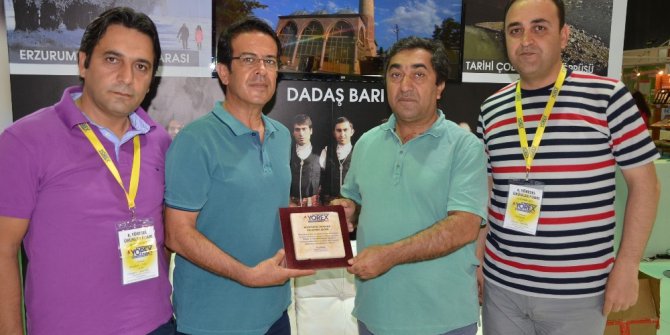 Deniz Baykal, Yörex’te Erzurum standını ziyaret etti