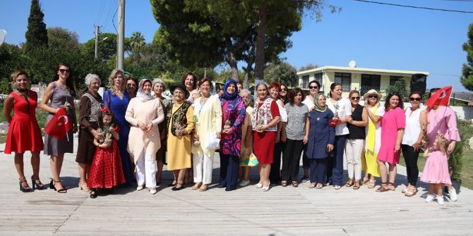 Atatürk Mahallesi ikinci defilesini düzenledi