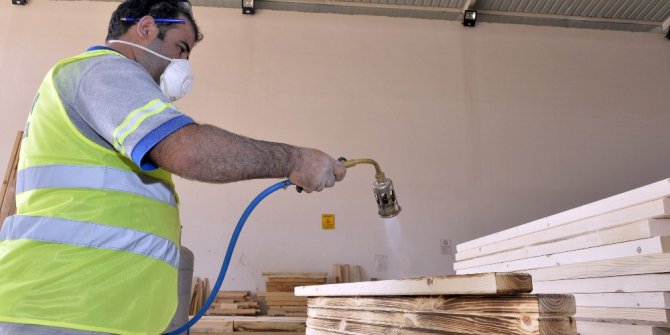 Büyükşehir’in marangoz atölyesi kentin havasını değiştiriyor