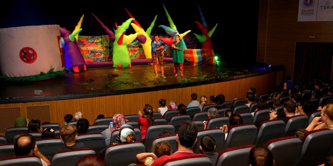 Çocukların tiyatro keyfi başladı