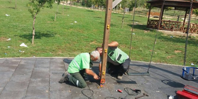 Büyükşehir Belediyesi parklarda bakım çalışması yapıyor