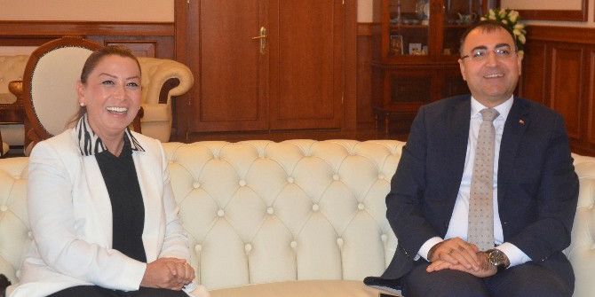 Ak Parti Genel Başkan Yardımcısı Öznur Çalık: