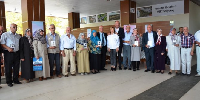 Bir yastıkta 50 yılı deviren çiftler ödüllendirildi