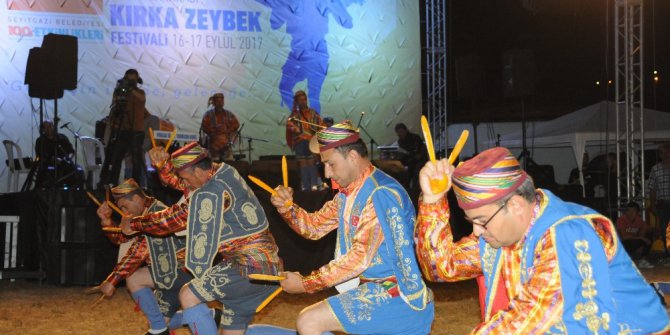 Seyitgazi’de 1’inci Uluslararası Zeybek Festivali heyecanla başladı