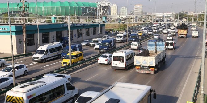 Bursa’da trafiğin kâbusu kamyonlar