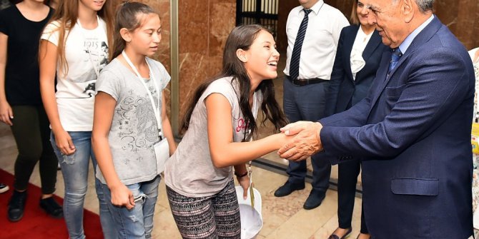 Kardeş kentlerin gençleri İzmir’de buluştu