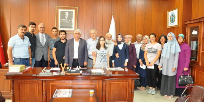 Başkan Şimşek YGS’de başarılı olan öğrencileri ödüllendirdi