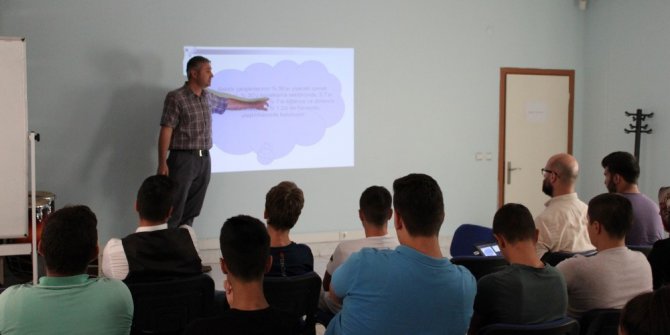 Beyaz Kalpler öğretmenlerinden seminer