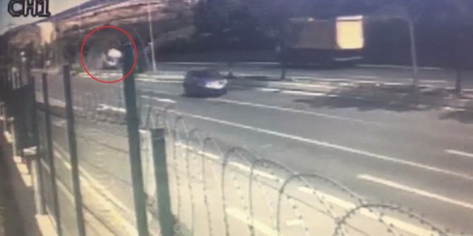 Tuzla’da kontrolden çıkan araç takla attı