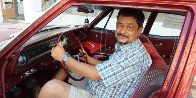Emekli müdürün eski araba tutkusu