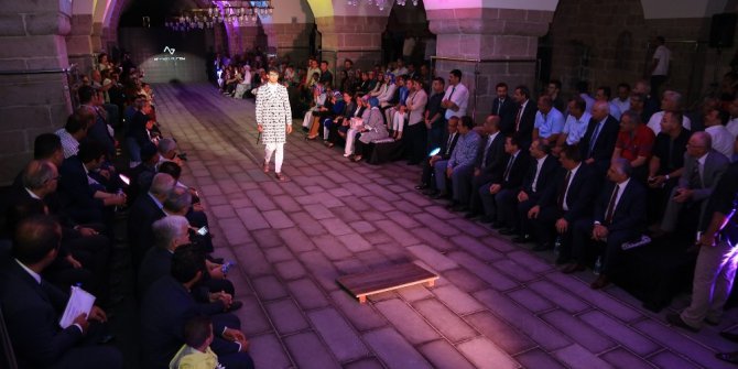 ‘Tarihin Işığında Moda 2. Arslantepe Defilesi’ gerçekleştirildi