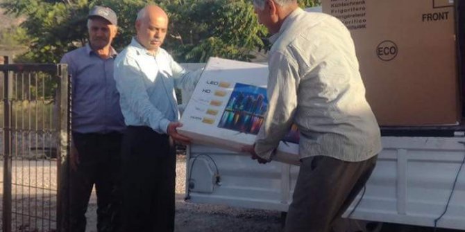 Evi yanan vatandaşa Manisa Büyükşehir’den destek