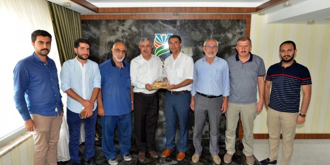 Cumhurbaşkanı’ndan ödül alan Yeşilyurt Belediye Başkanı Polat’a ziyaretçi akını