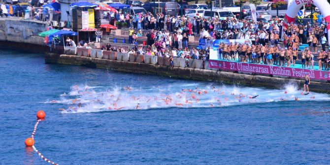 Üsküdar Kız Kulesi Yüzme Yarışları nefesleri kesti
