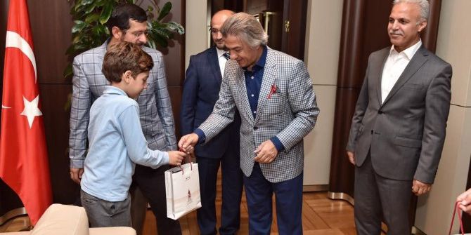 Minik Öğrencilerden Başkan Demircan’a Sürpriz