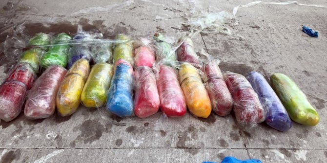 İçi yakıt dolu otomobilin deposunda 10 kilogram esrar ele geçirildi